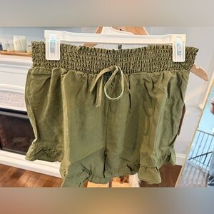 BNWT Olive  Green Women's Ruffle Shorts